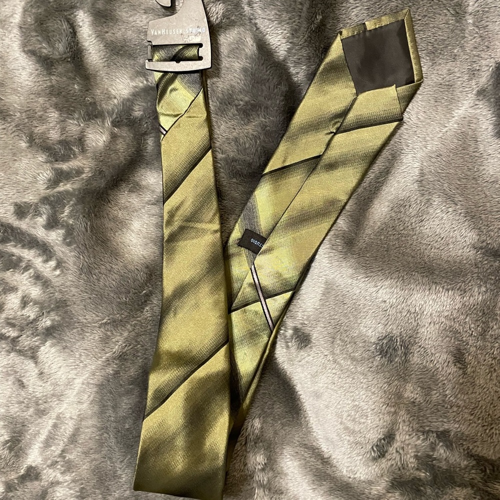 VanHeusen SLIM. Silk